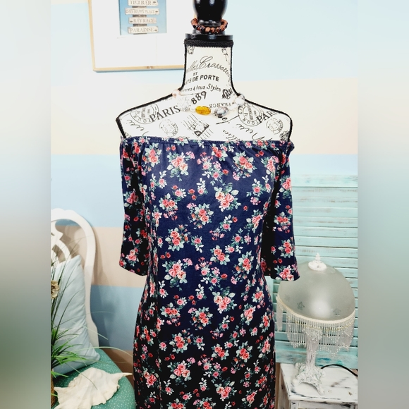 28. NWT Boohoo Plus Size Off Shoulder Floral Dress - Picture 2 of 6